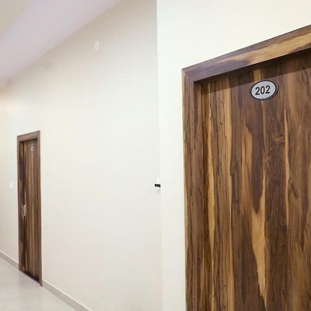 Hotel Keshavam Inn Mathura Exterior foto